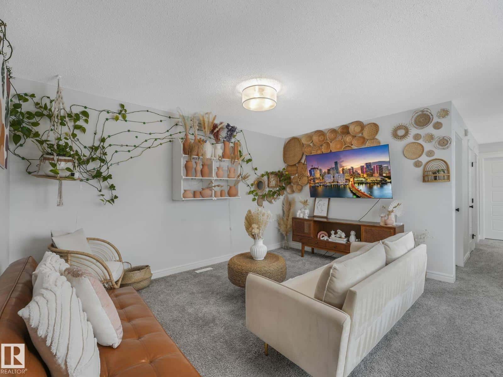 Edmonton — Edmonton - Photo 3 of 47