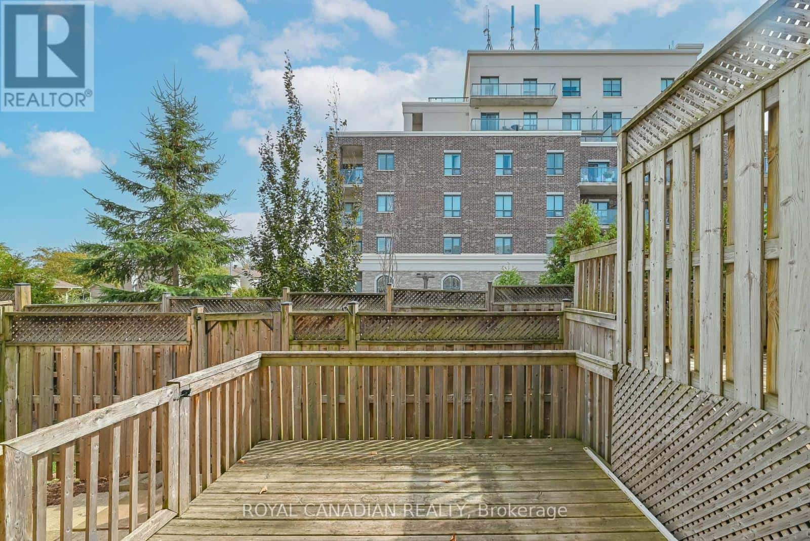 53 - 311 HIGHWAY 8 — Hamilton (Stoney Creek) - Photo 4 of 46