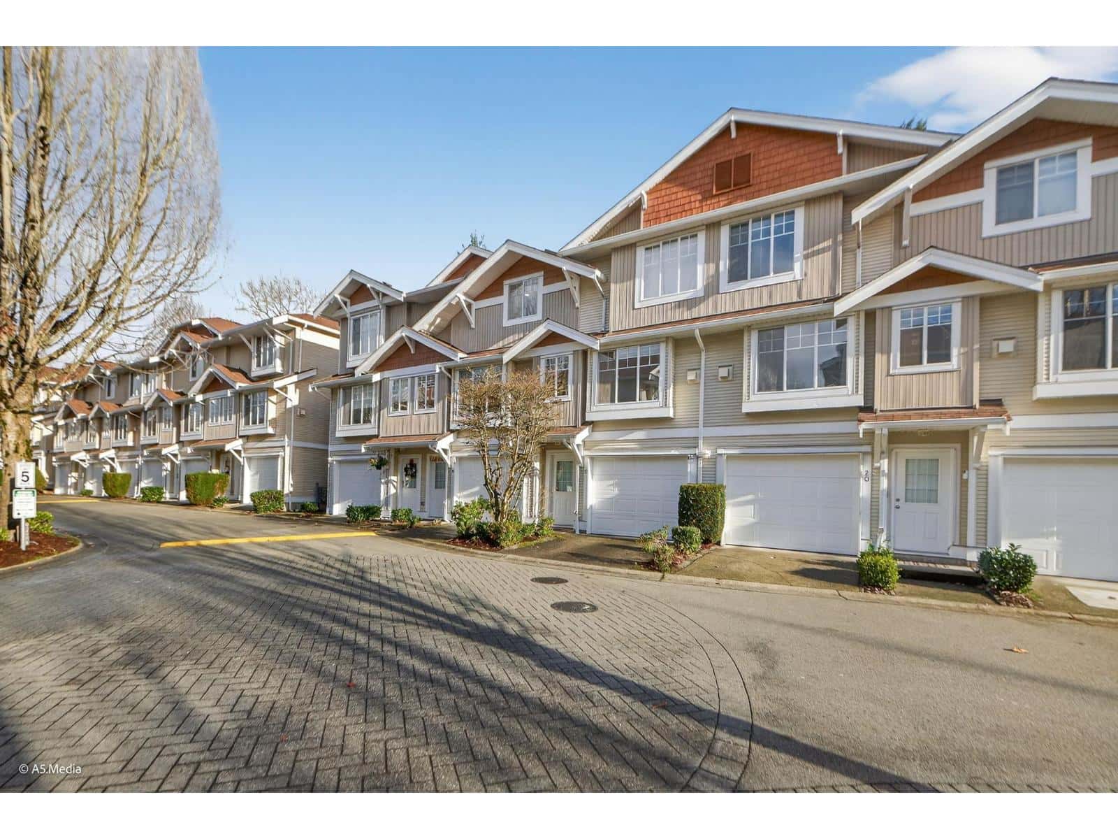 Surrey — Surrey - Photo 2 of 29