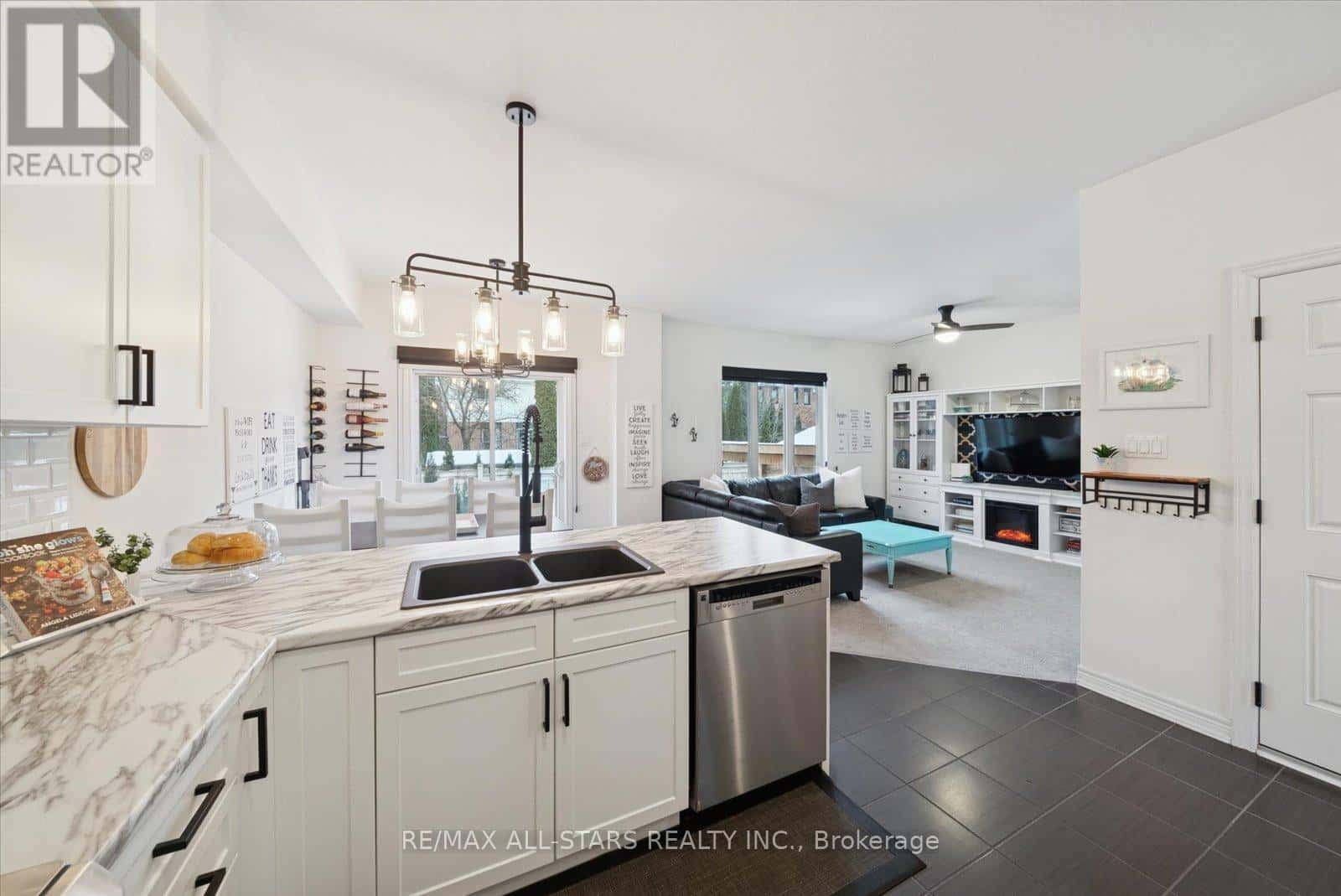 20 CARLETON TRAIL — New Tecumseth (Beeton), Ontario - Photo 5 of 48