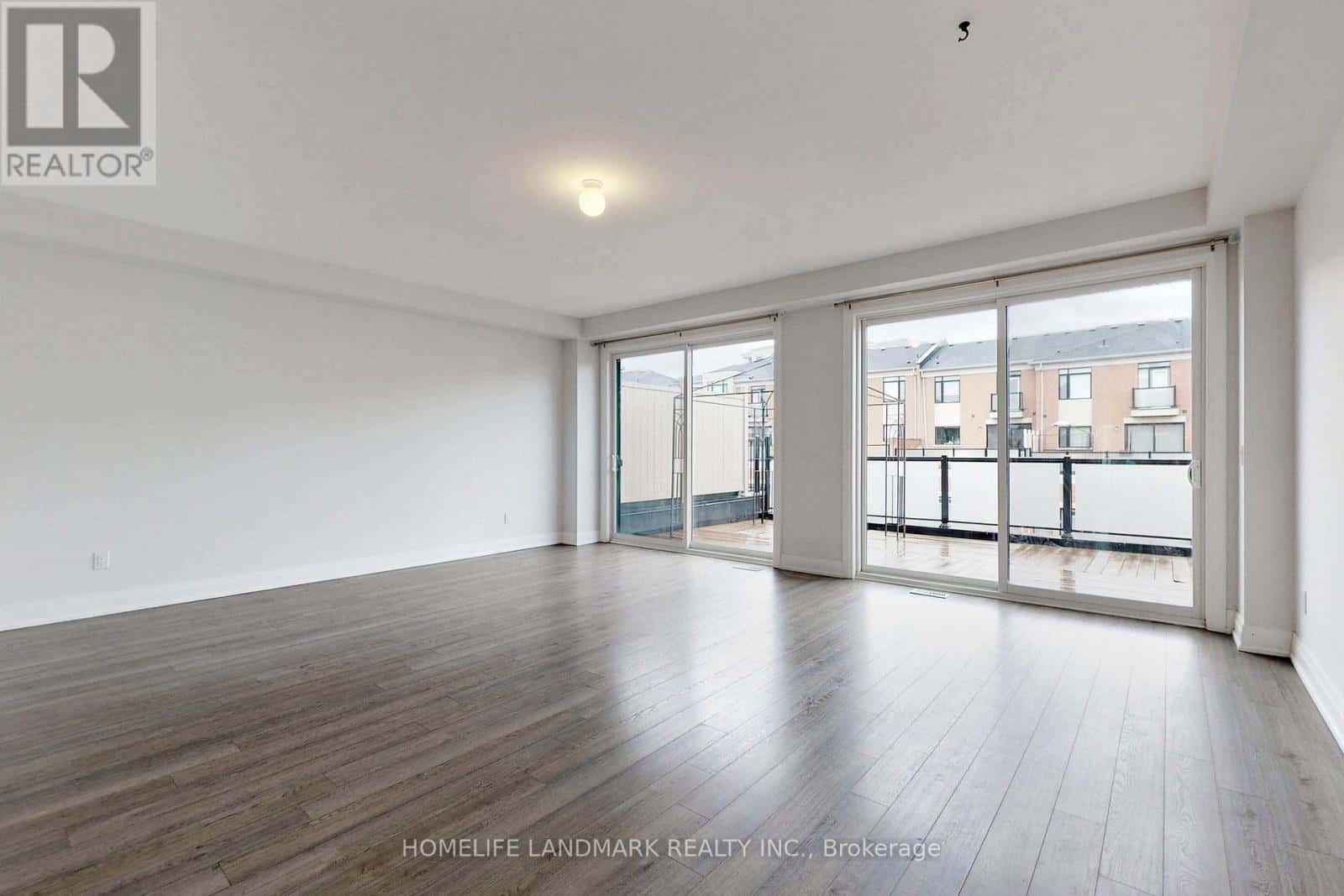 Aurora — Aurora - Photo 2 of 24