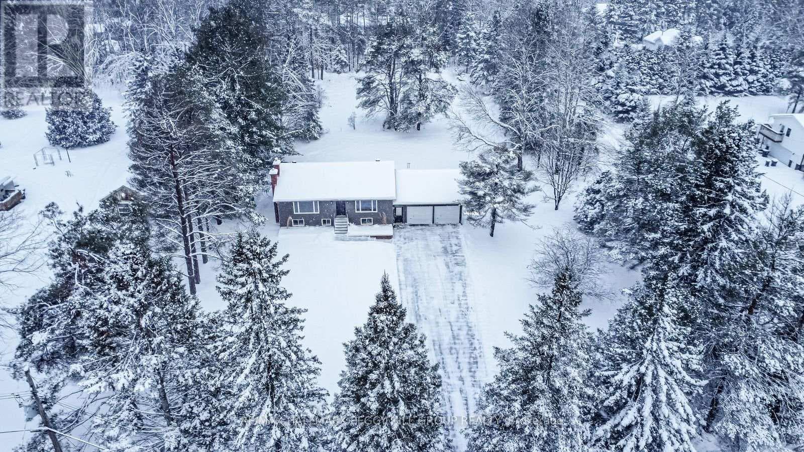 16 HILLVIEW CRESCENT — Springwater, Ontario - Main photo