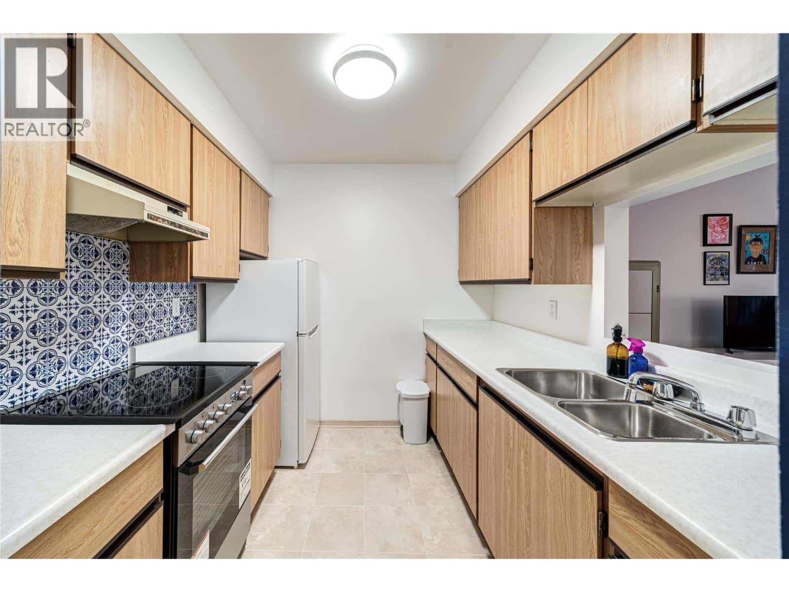 Elkford — Elkford - Photo 3 of 32