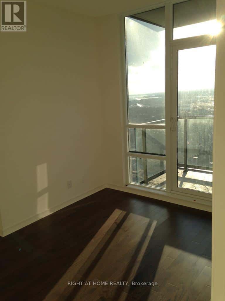 Toronto (Mimico) — Toronto (Mimico) - Photo 2 of 12