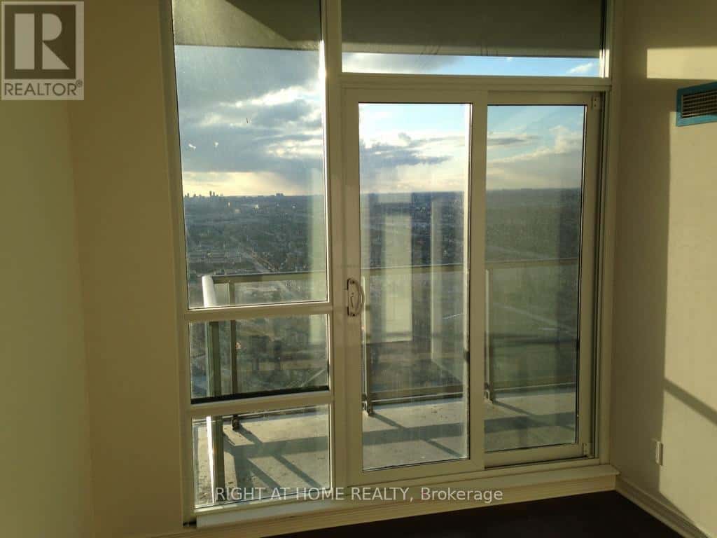 Toronto (Mimico) — Toronto (Mimico) - Photo 3 of 12