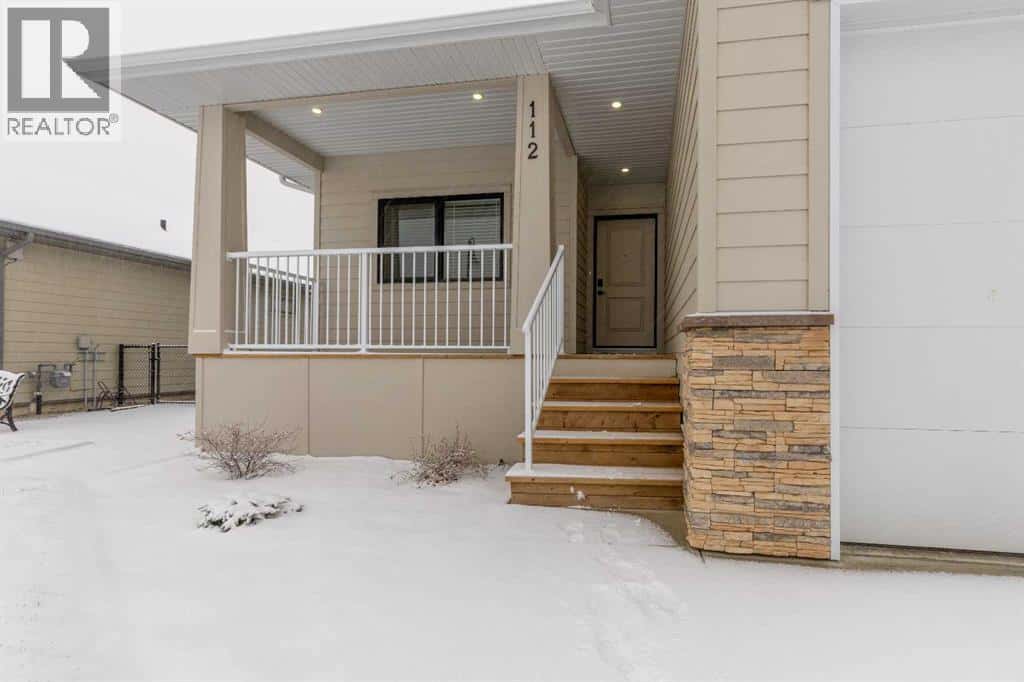 112 E 300 S — Raymond, Alberta - Photo 3 of 32