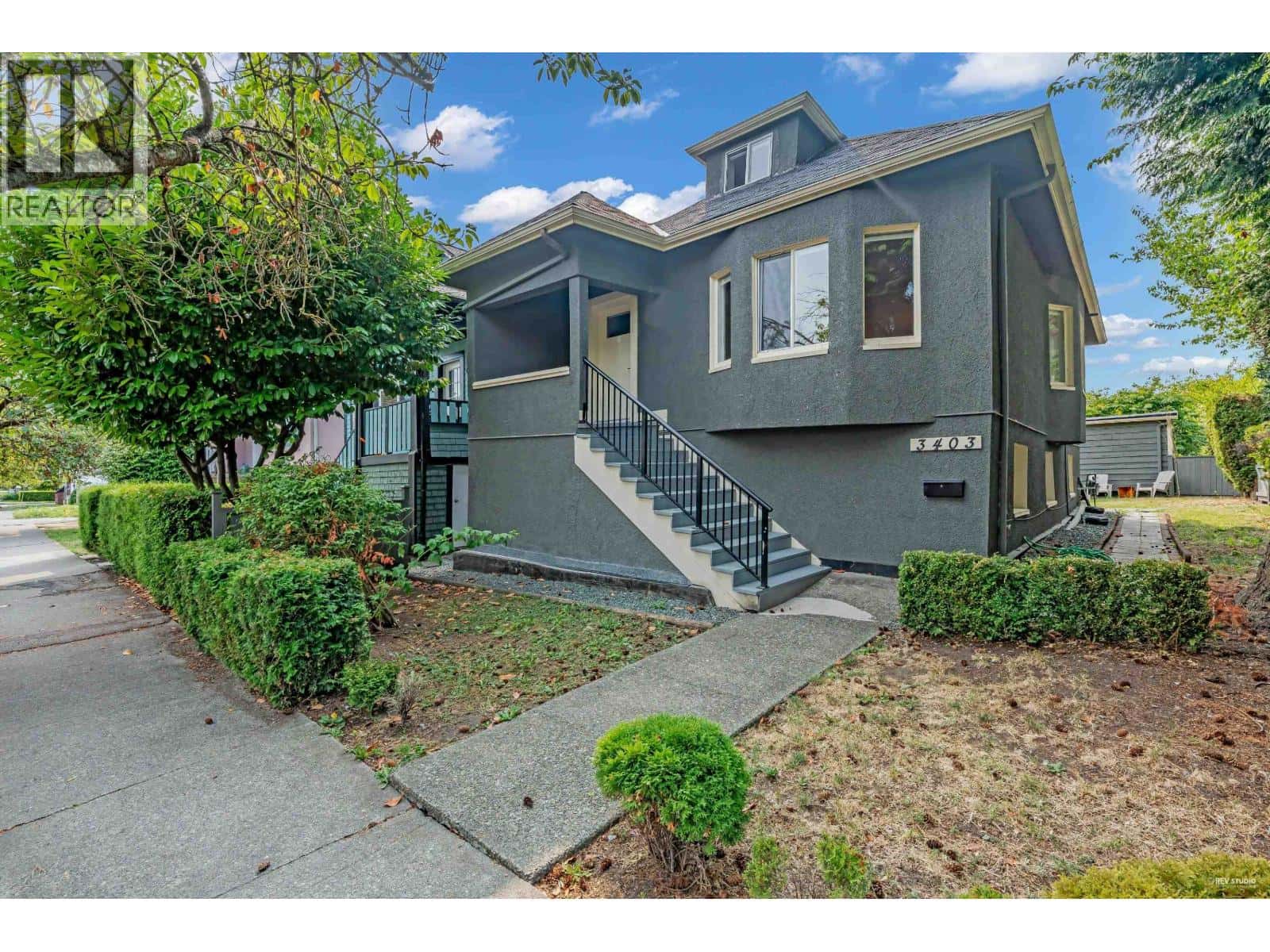 3403 CAROLINA STREET — Vancouver, British Columbia - Photo 3 of 36