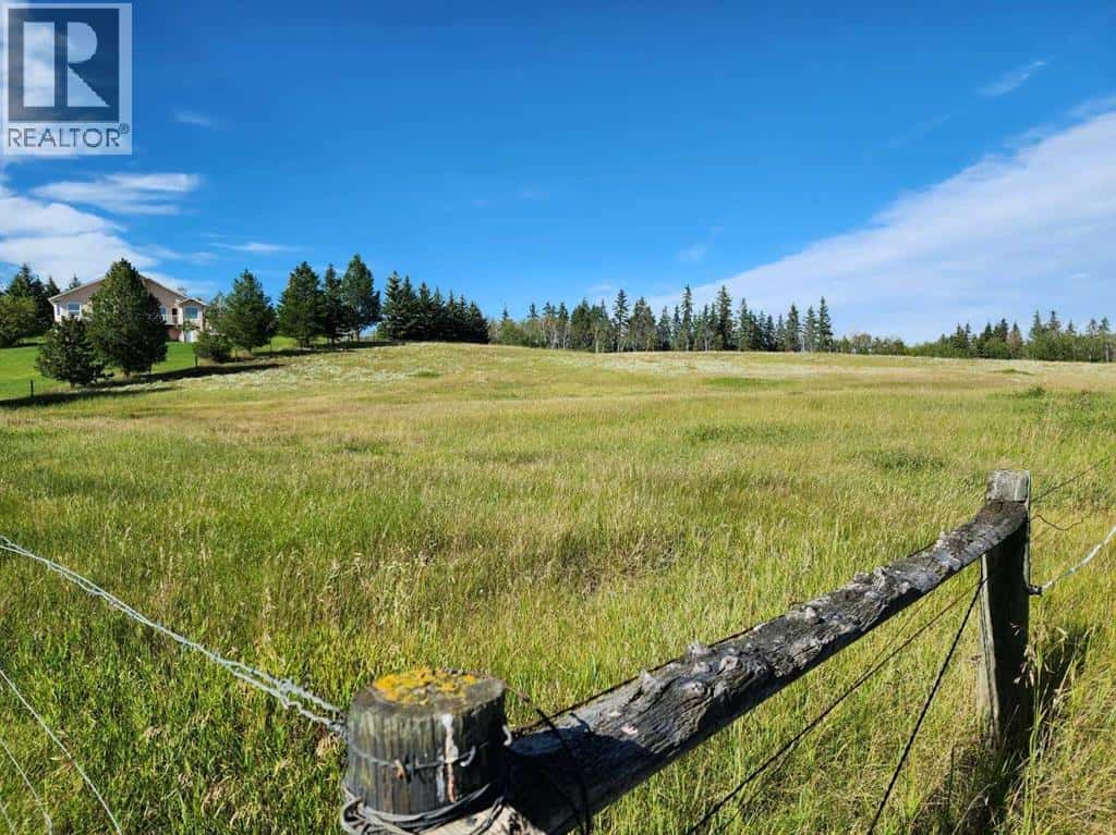 256 Briar Road — Rural Lacombe County, Alberta - Photo 2 of 12