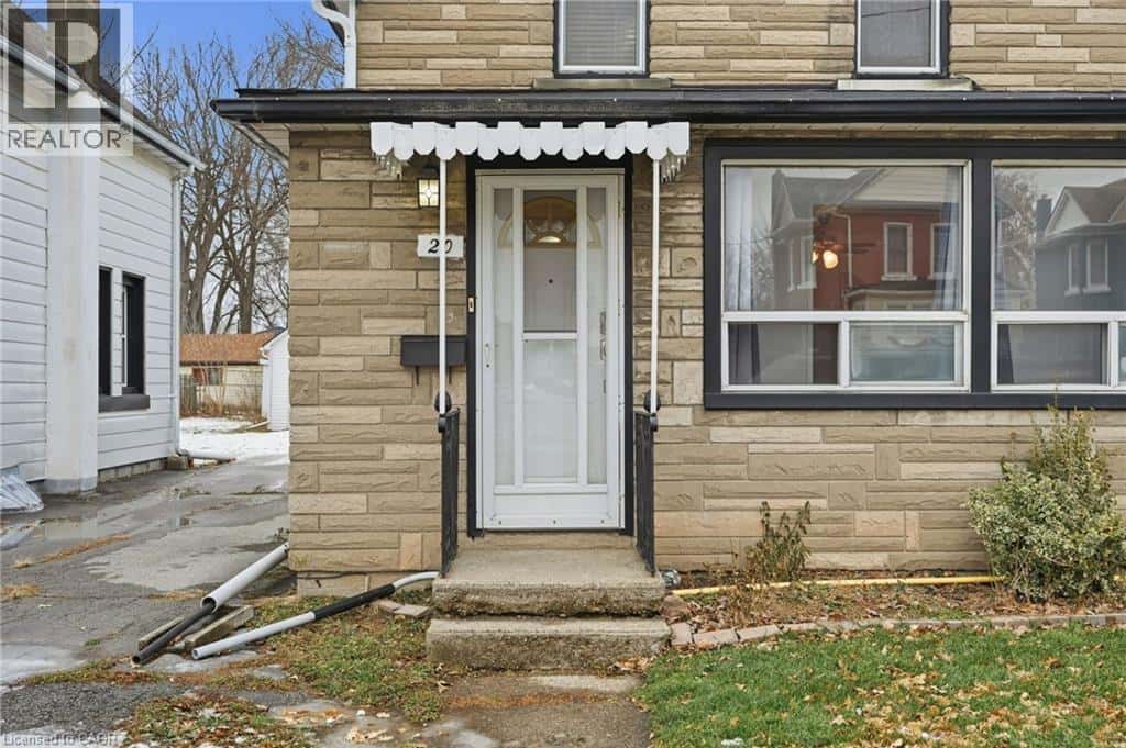 Welland — Welland - Photo 2 of 45