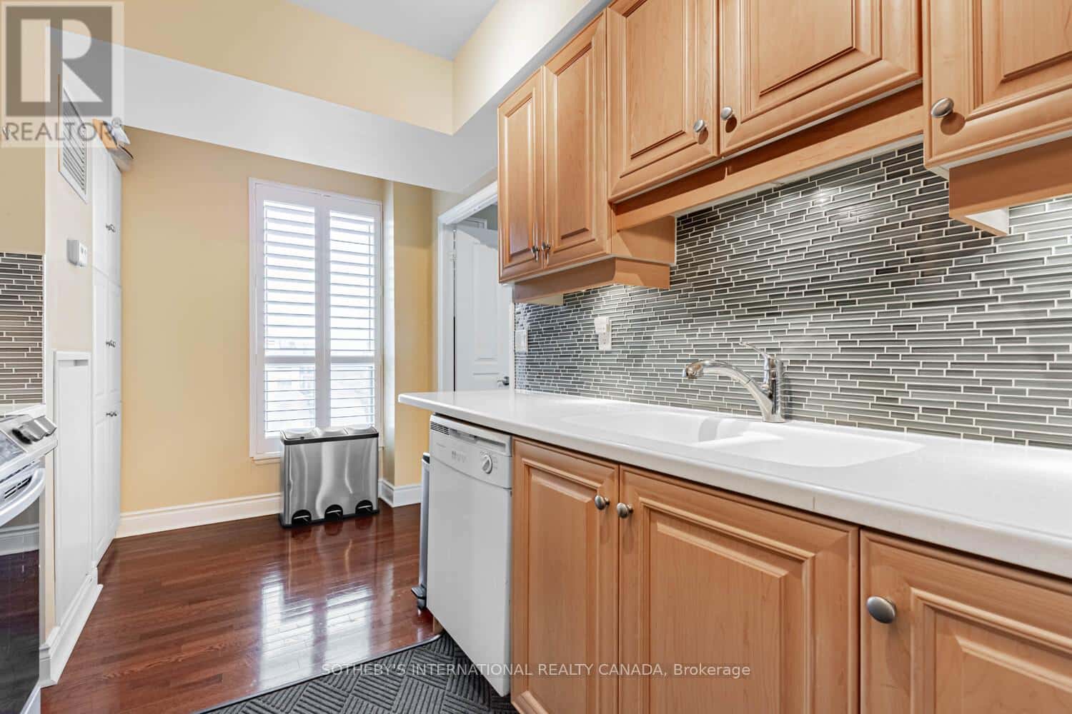 Toronto (Yonge-St. Clair) — Toronto (Yonge-St. Clair) - Photo 4 of 28