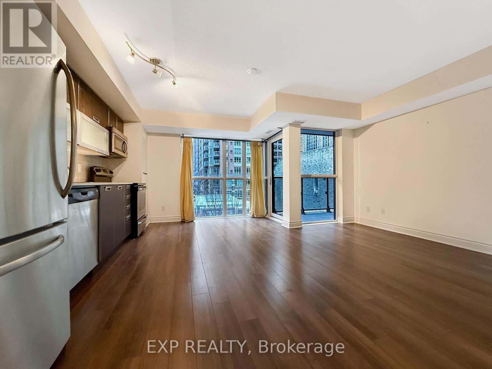 Toronto (Church-Yonge Corridor) — Toronto (Church-Yonge Corridor) - Photo 4 of 29