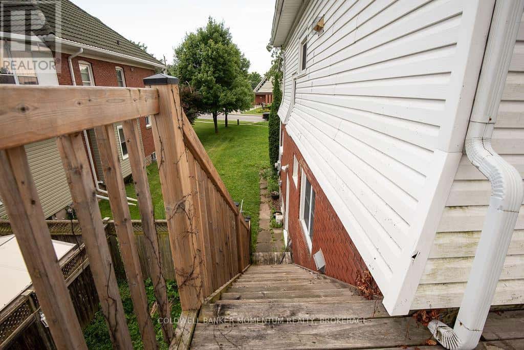 2 - 317 QUEENSTON STREET — St. Catharines (E. Chester) - Photo 3 of 28