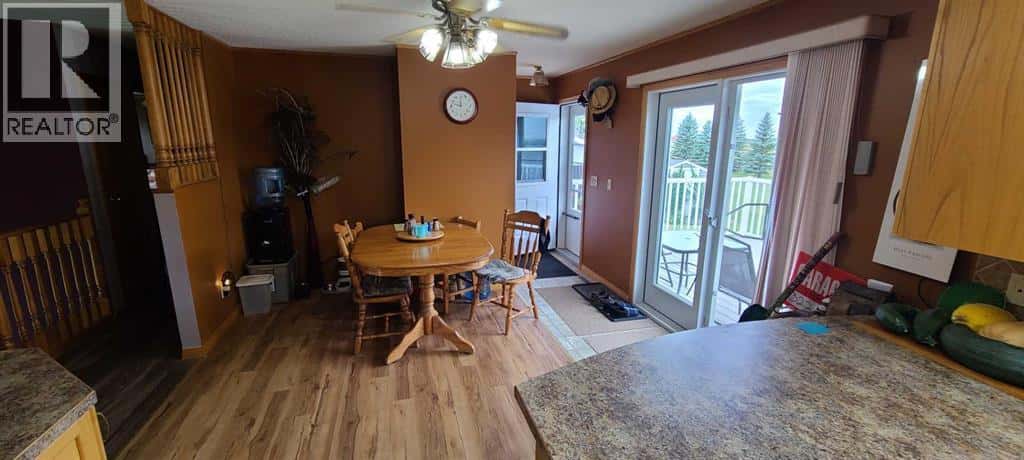 120 7 Avenue N — Vauxhall, Alberta - Photo 5 of 50