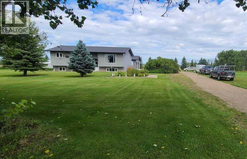 120 7 Avenue N — Vauxhall, Alberta - Photo 2 of 50