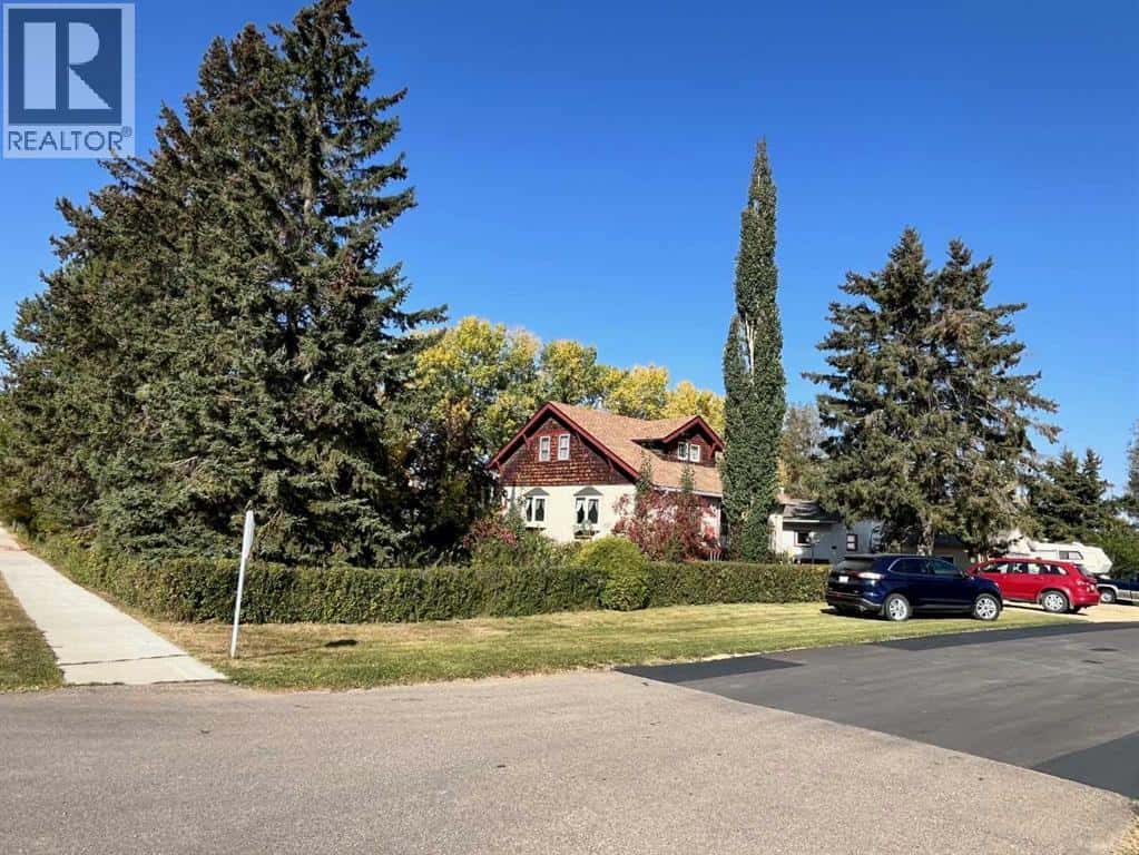 Clive — Clive - Photo 4 of 41