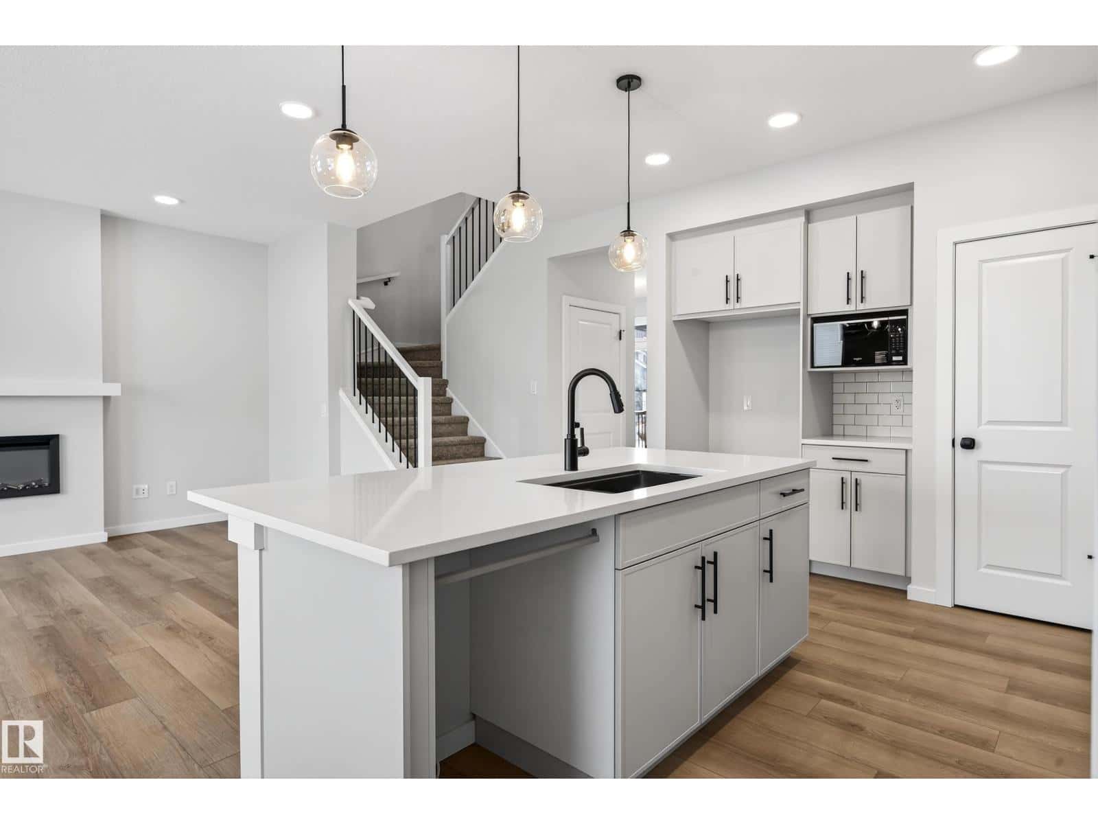 2251 194 ST NW — Edmonton, Alberta - Photo 2 of 49