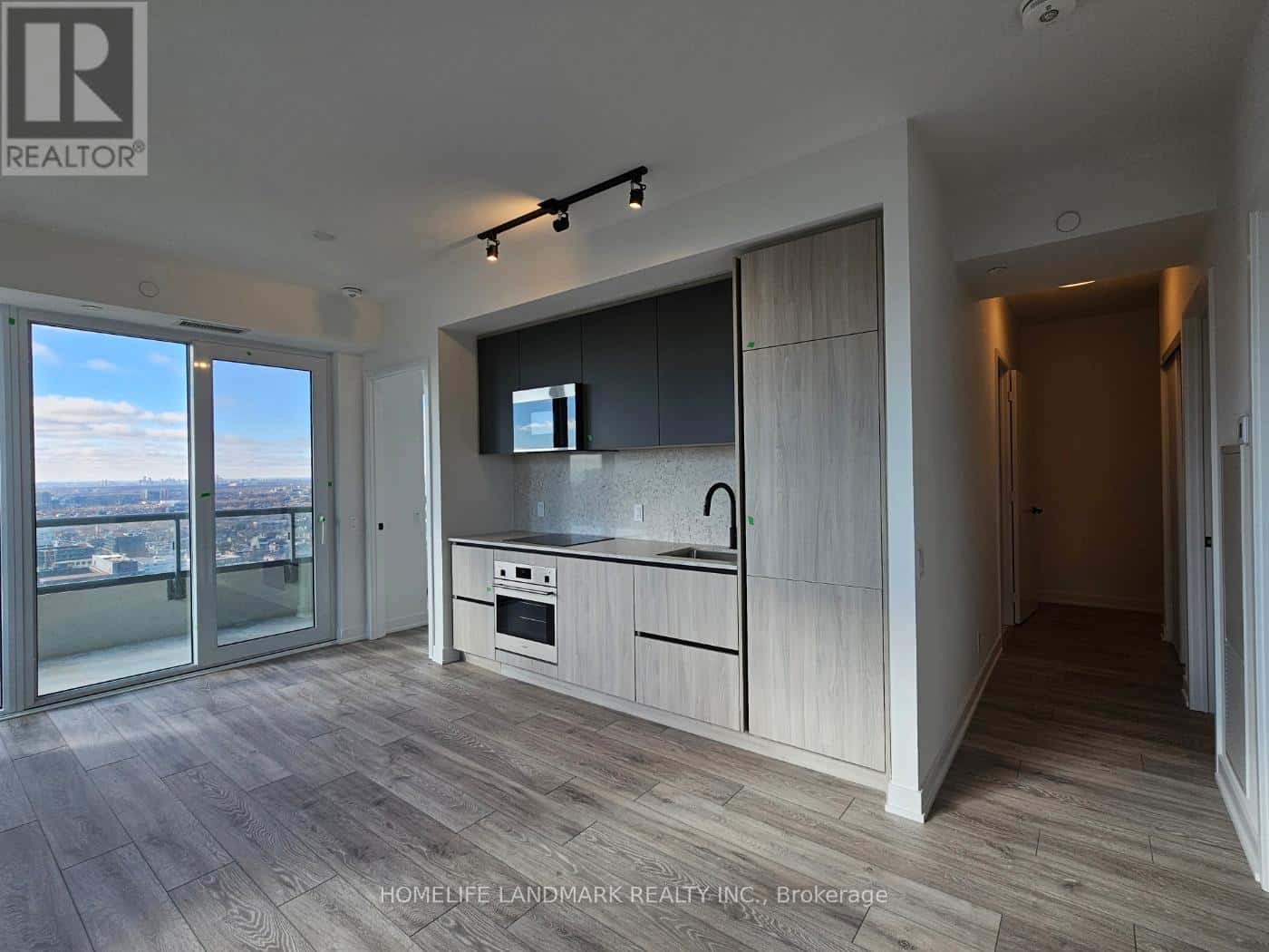 Toronto (Waterfront Communities) — Toronto (Waterfront Communities) - Photo 2 of 28