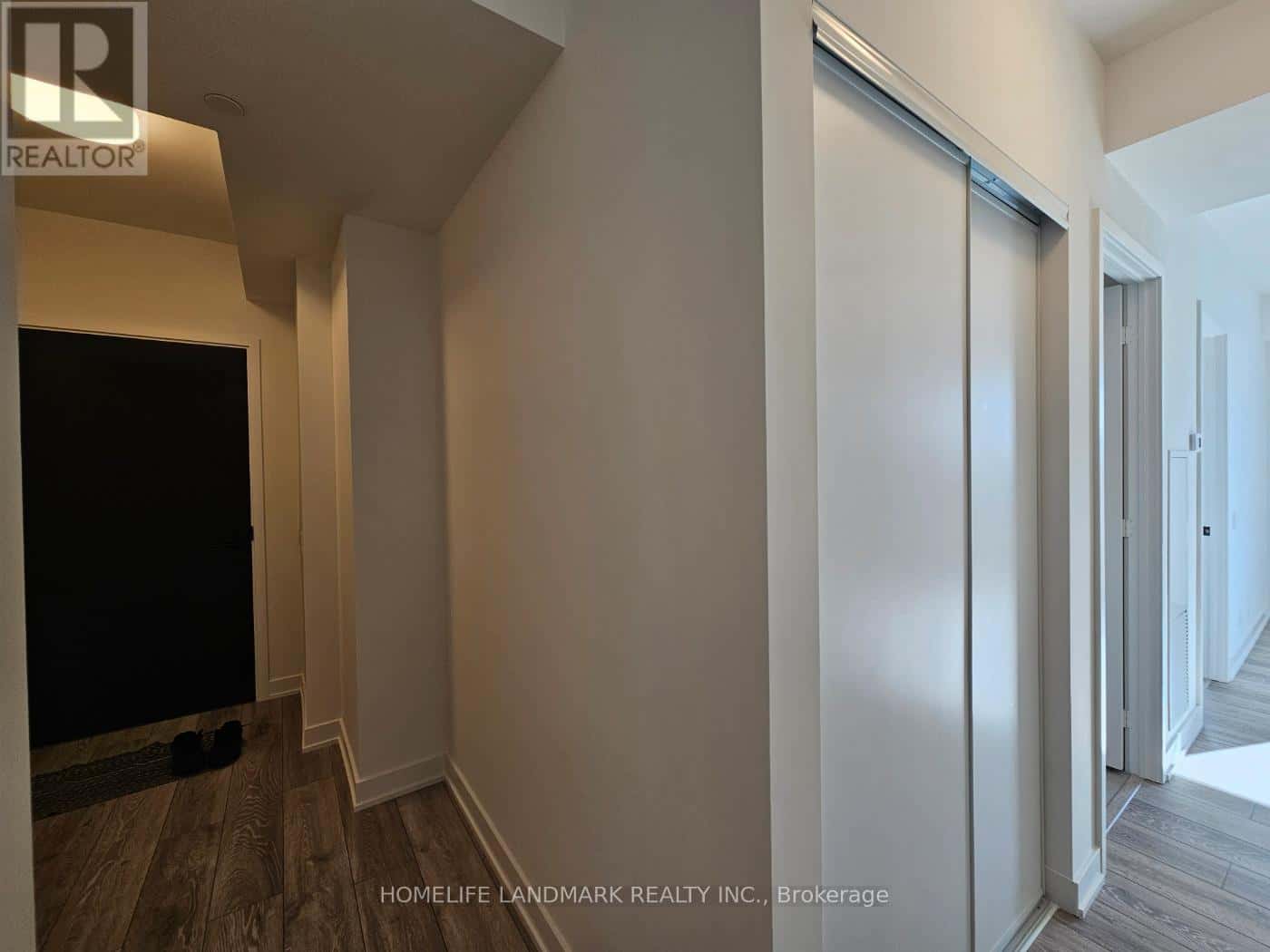 Toronto (Waterfront Communities) — Toronto (Waterfront Communities) - Photo 4 of 28