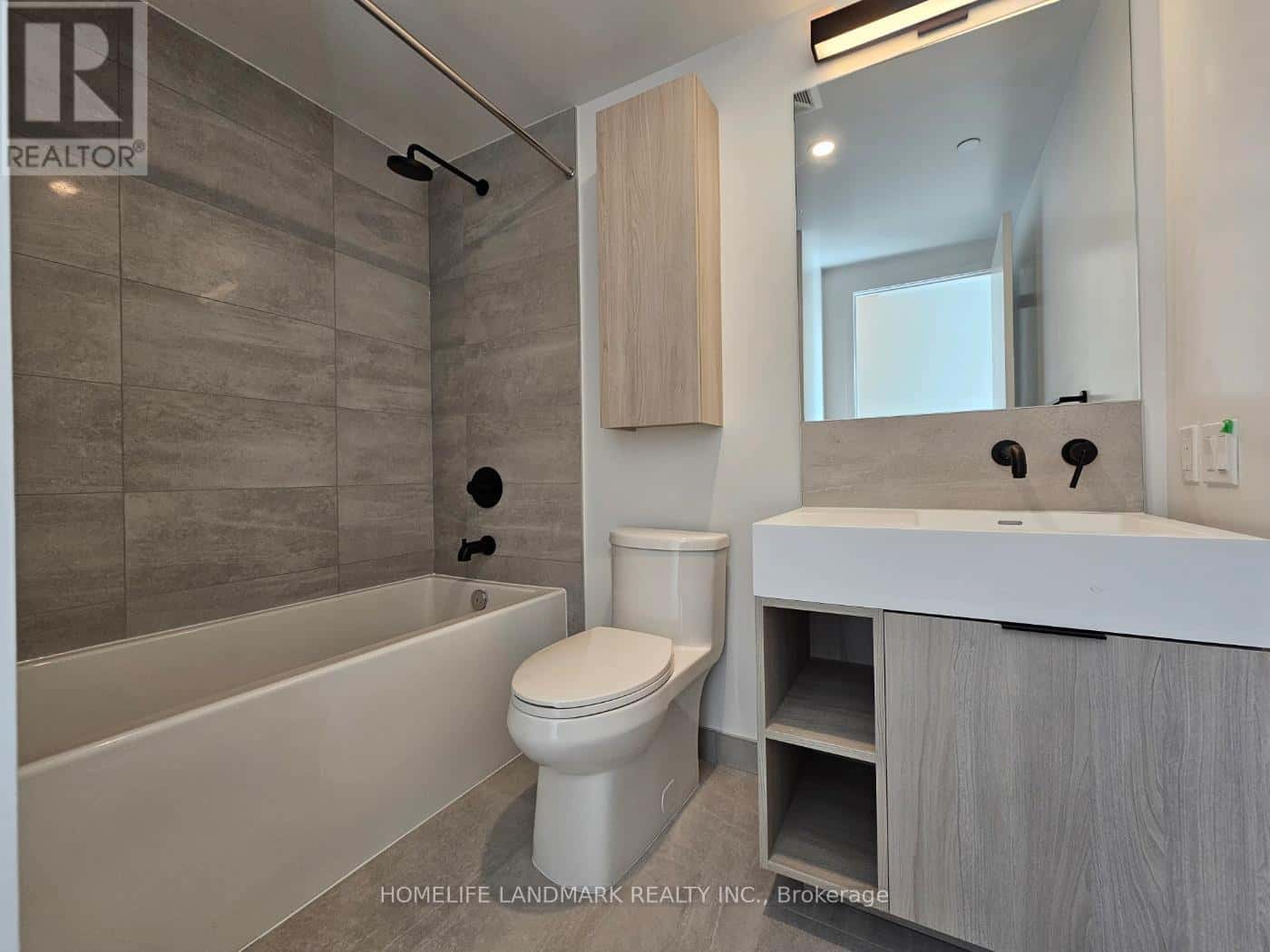 Toronto (Waterfront Communities) — Toronto (Waterfront Communities) - Photo 5 of 28