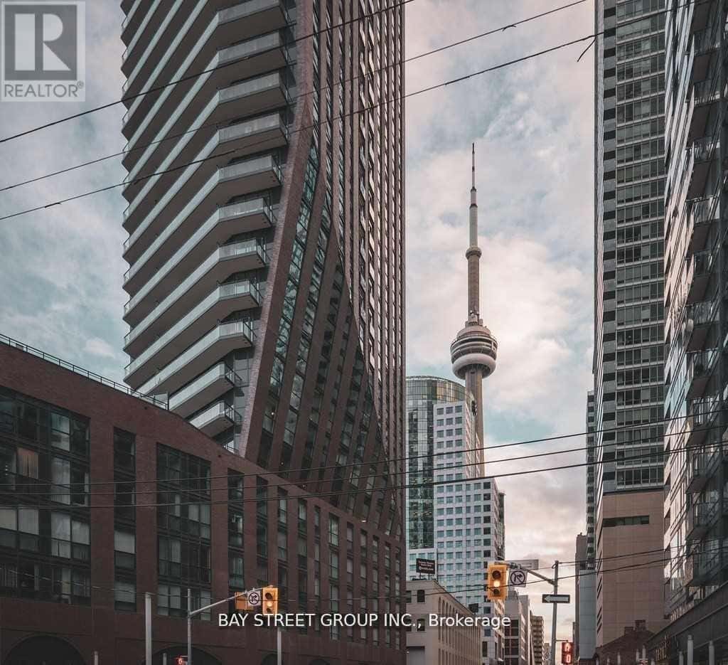 Toronto (Waterfront Communities) — Toronto (Waterfront Communities) - Photo 2 of 6