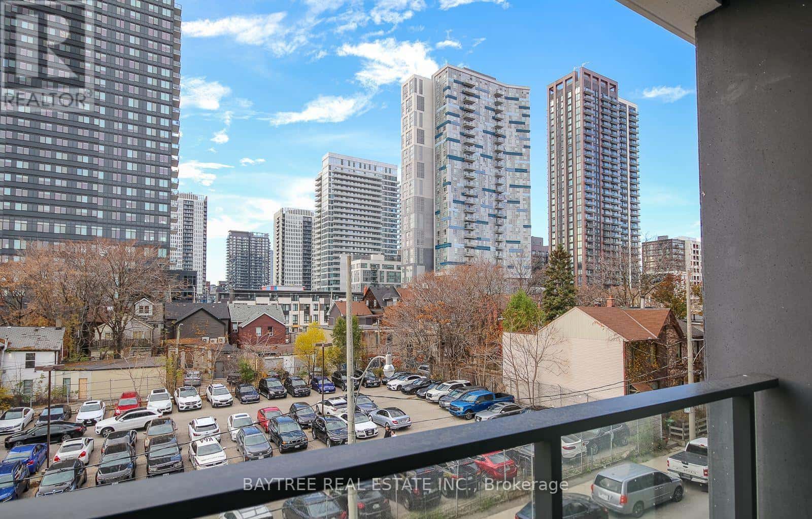 Toronto (Regent Park) — Toronto (Regent Park) - Photo 3 of 26