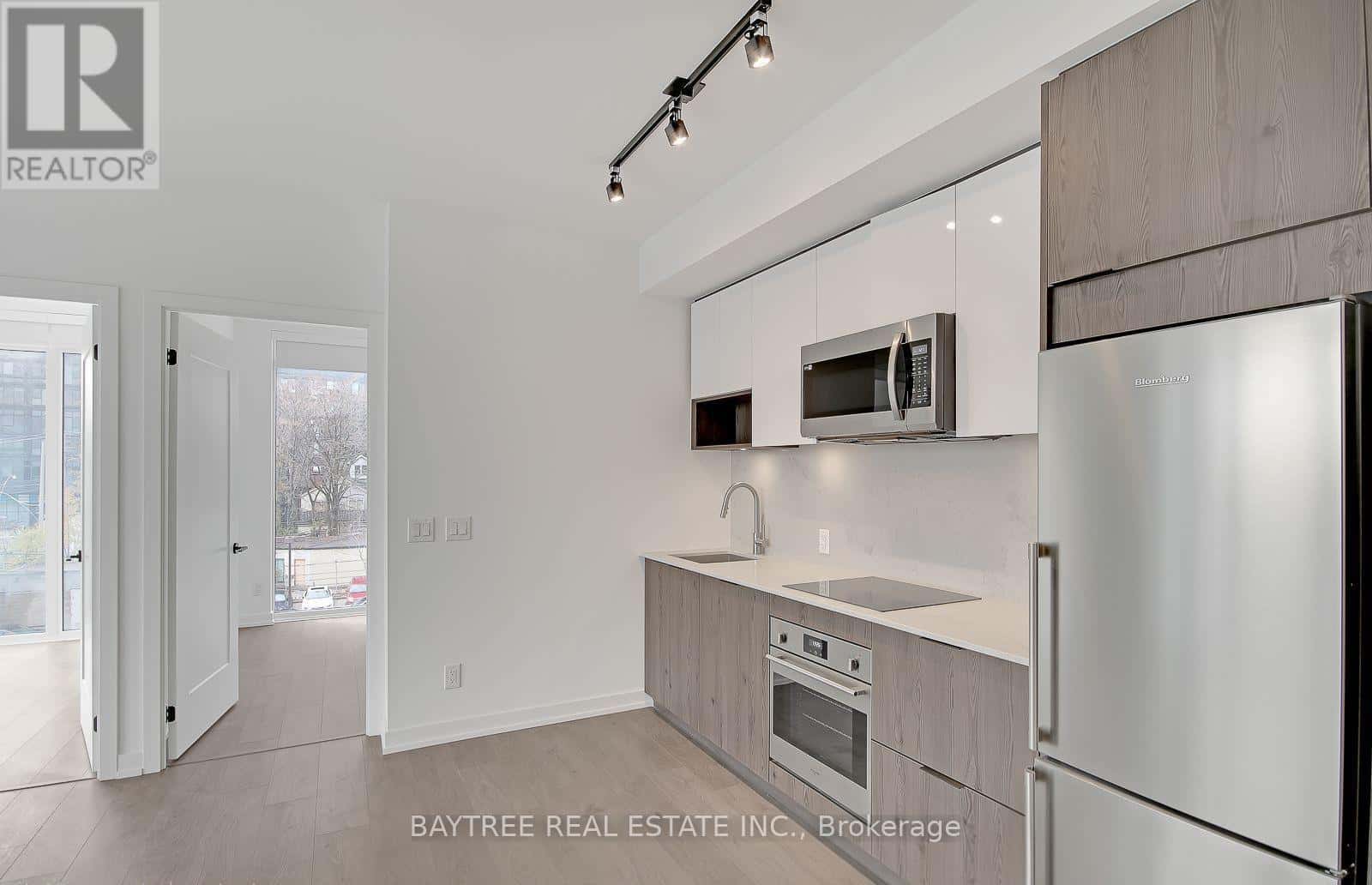 Toronto (Regent Park) — Toronto (Regent Park) - Photo 4 of 26