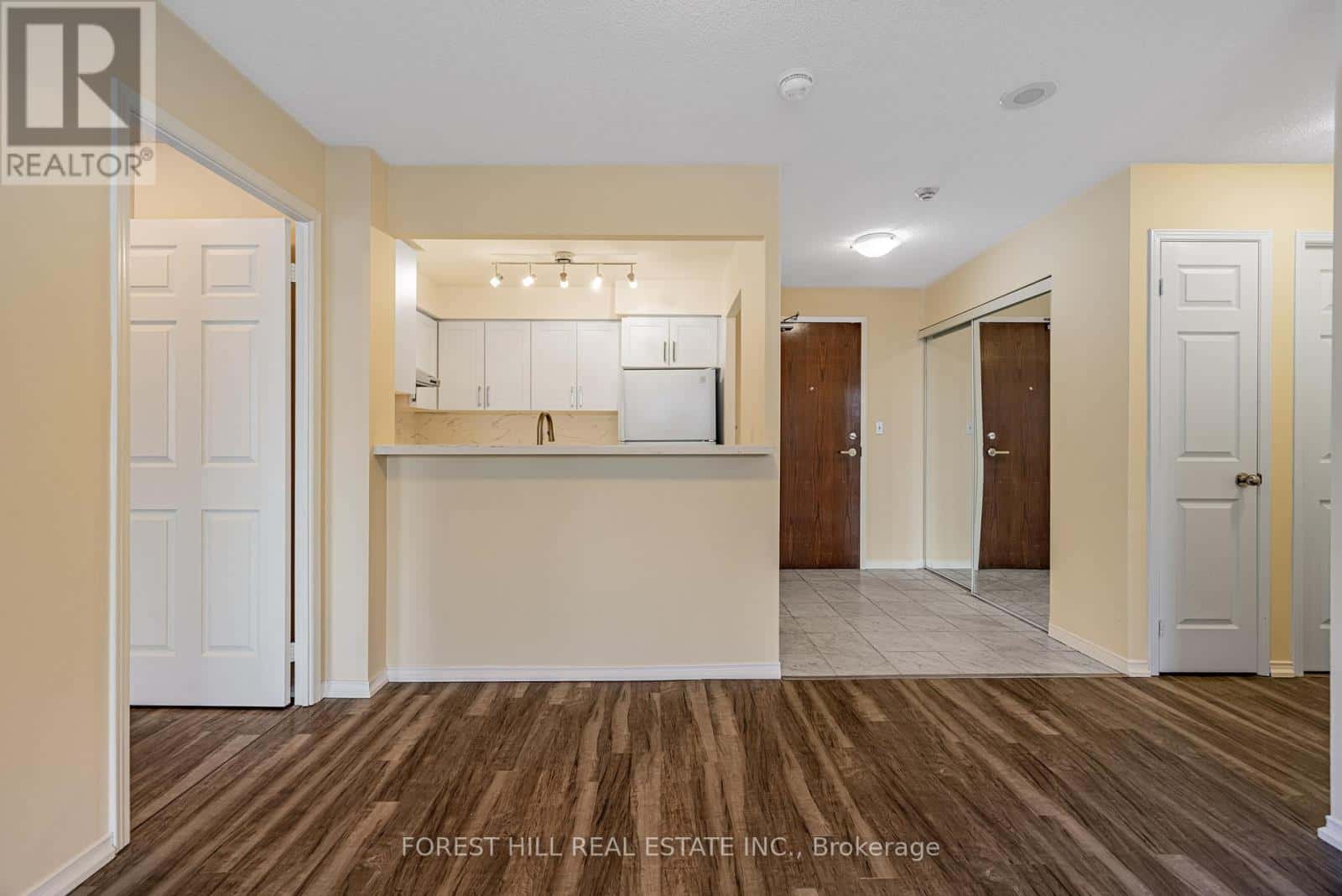 Toronto (Willowdale East) — Toronto (Willowdale East) - Photo 3 of 21