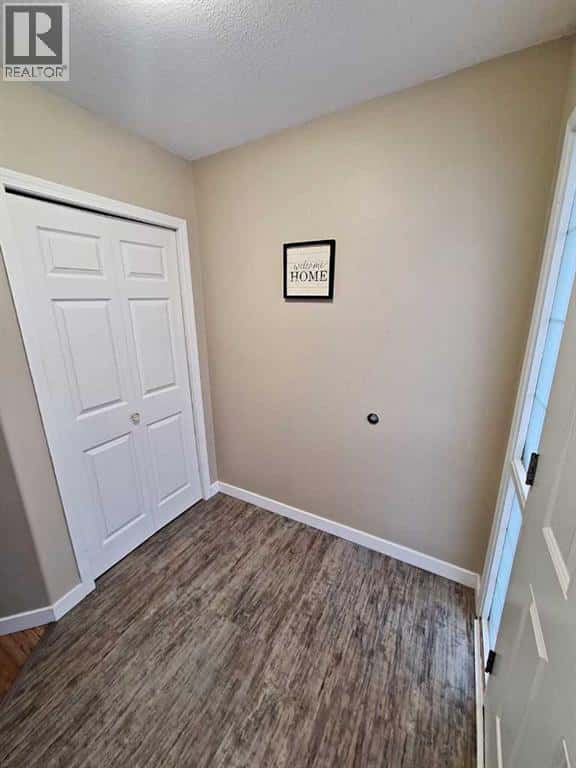 Vermilion — Vermilion - Photo 4 of 21