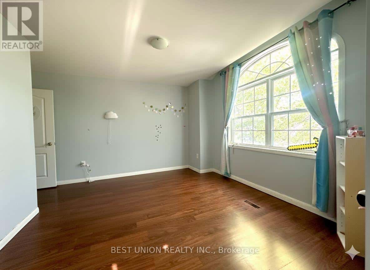 Markham (Cornell) — Markham (Cornell) - Photo 5 of 22