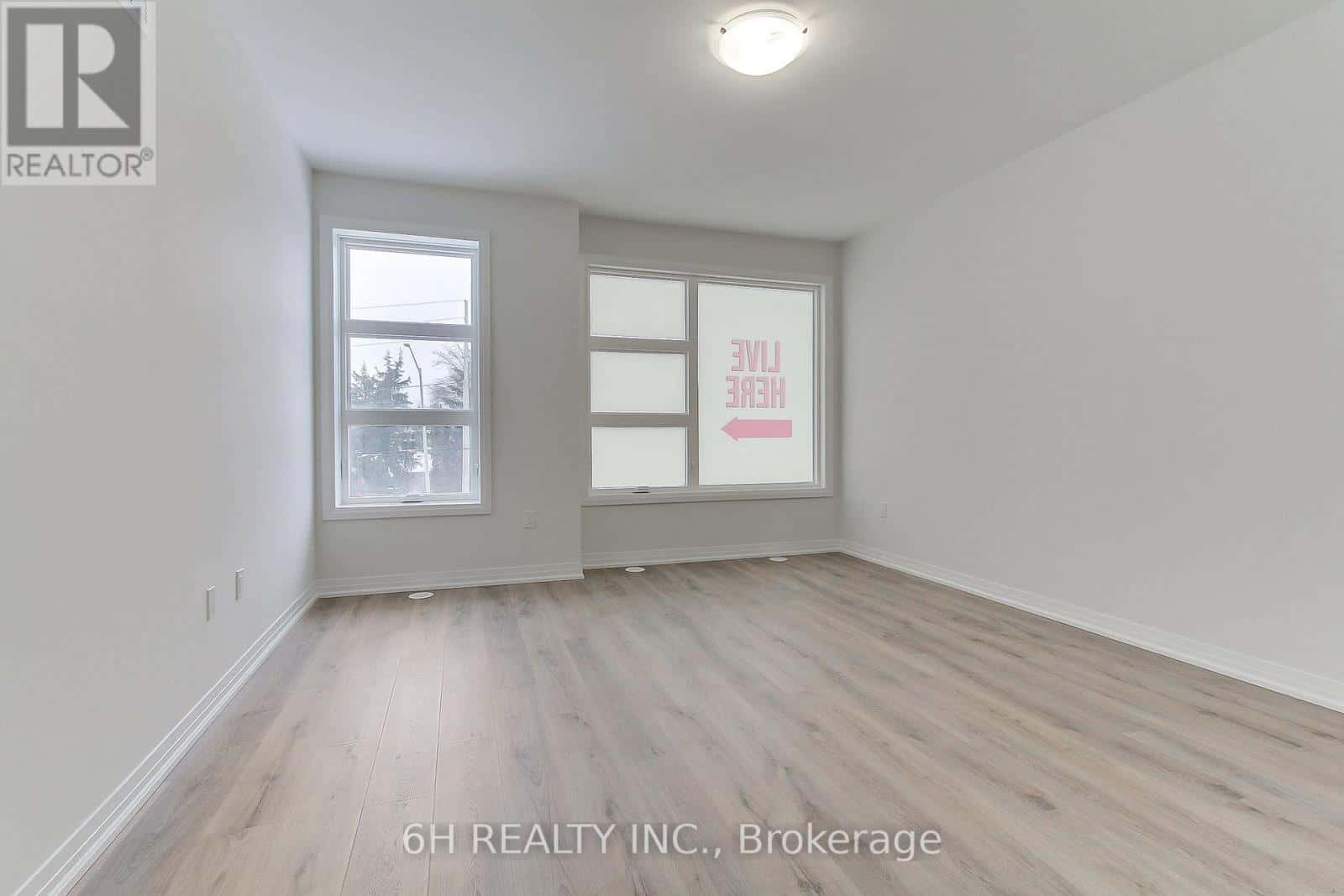 Richmond Hill — Richmond Hill - Photo 4 of 42