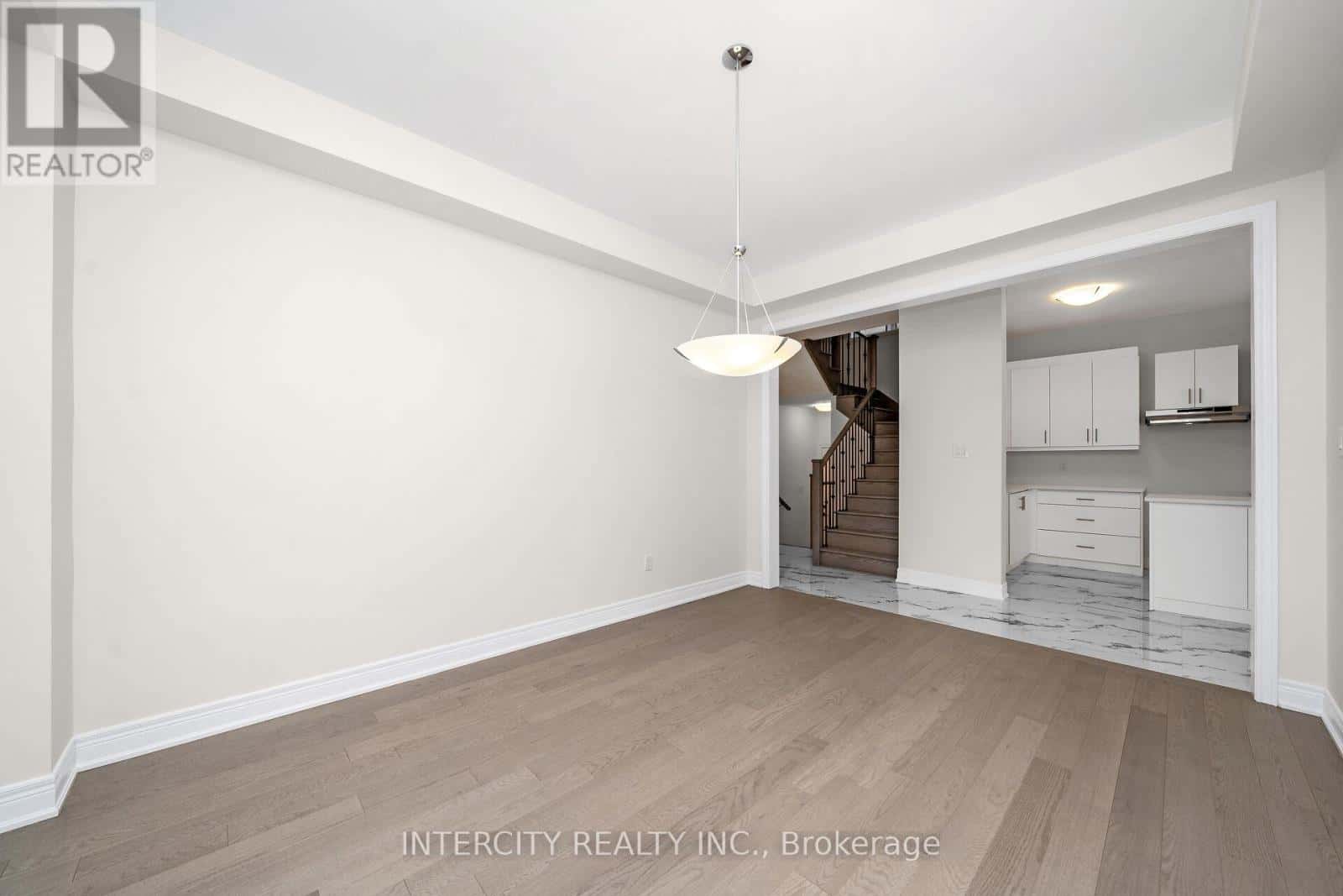 60 CLAREMONT DRIVE — Brampton (Sandringham-Wellington North) - Photo 2 of 31