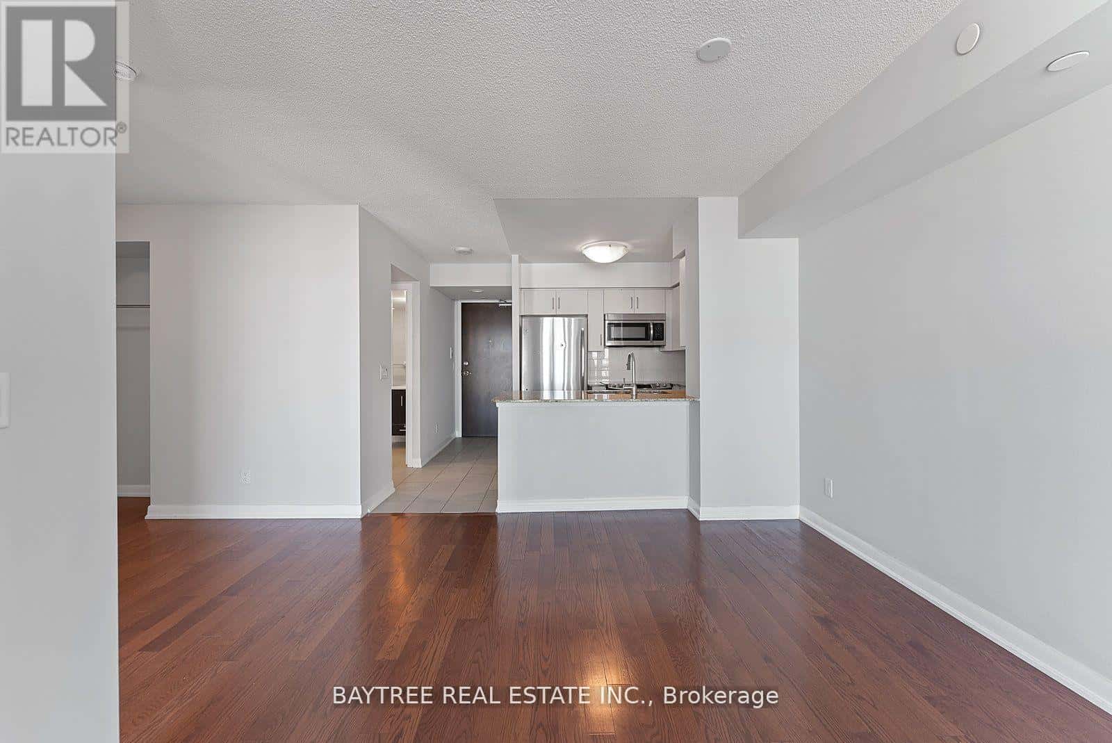 Toronto (Islington-City Centre West) — Toronto (Islington-City Centre West) - Photo 4 of 32