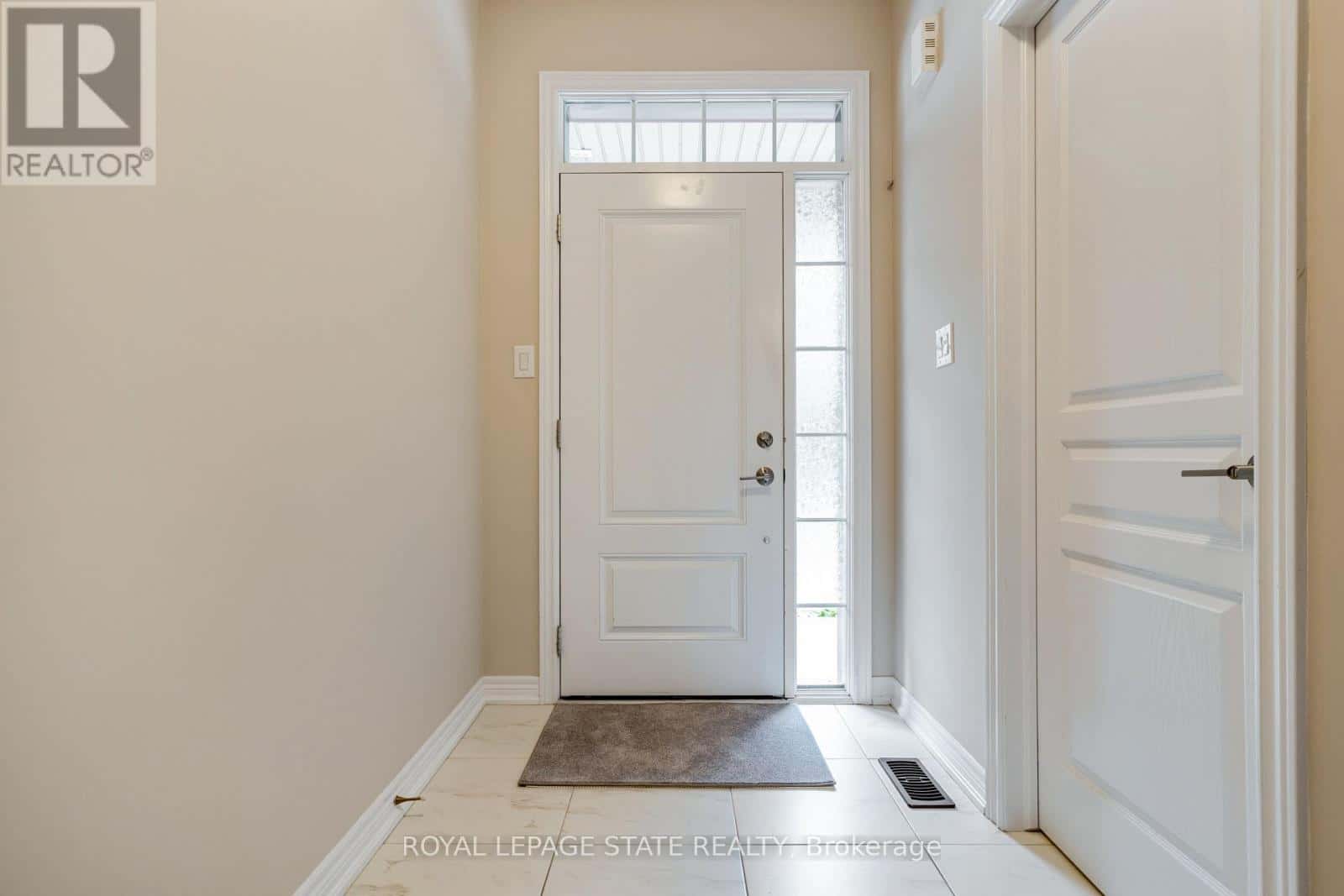 Grimsby (Grimsby Beach) — Grimsby (Grimsby Beach) - Photo 5 of 19