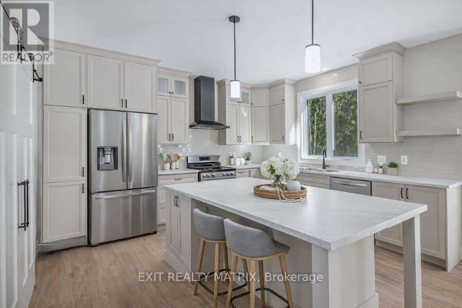 1375 FRIBOURG STREET — Russell, Ontario - Photo 3 of 19