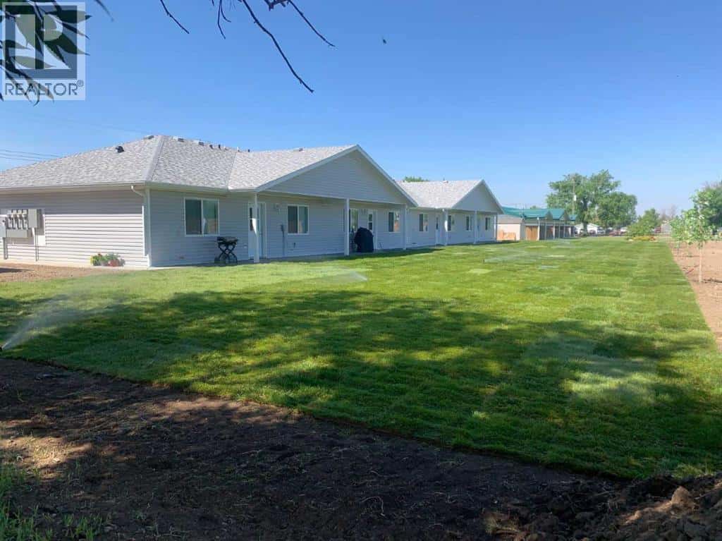 325 5 Street — Vauxhall, Alberta - Photo 4 of 19