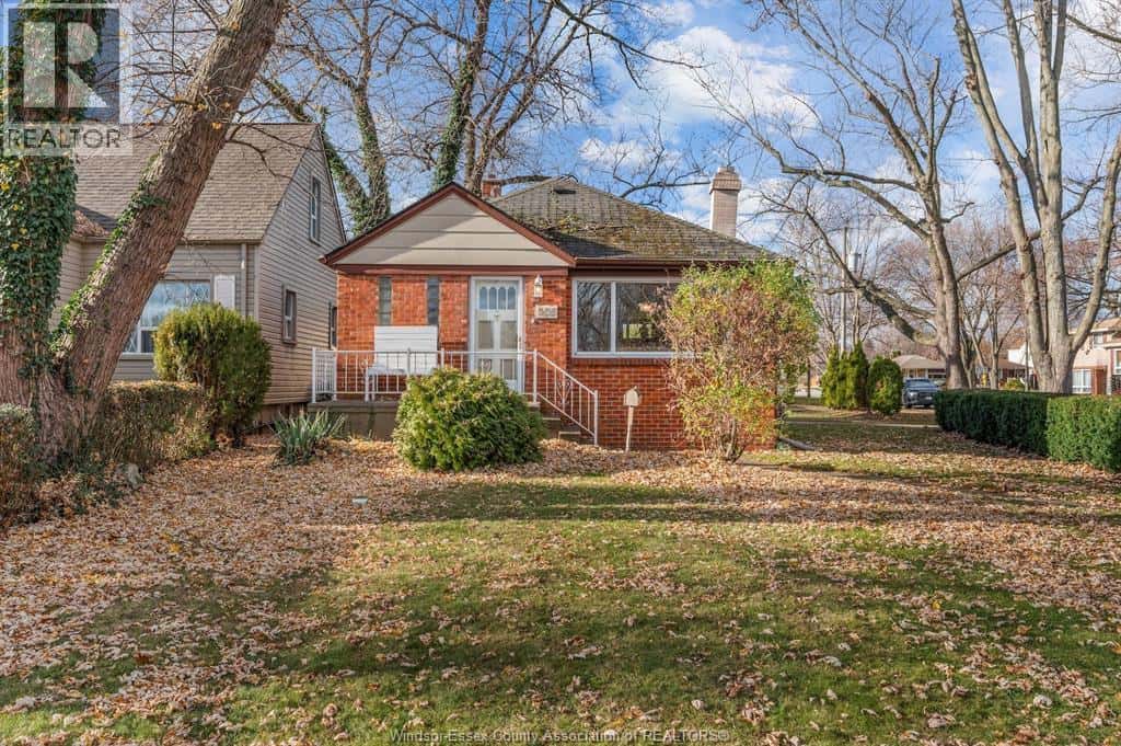 Windsor — Windsor - Photo 2 of 38