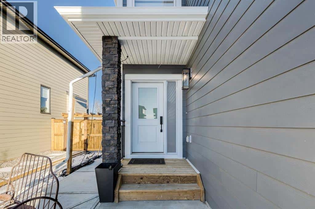 714 Mandalay Link — Carstairs, Alberta - Photo 3 of 39