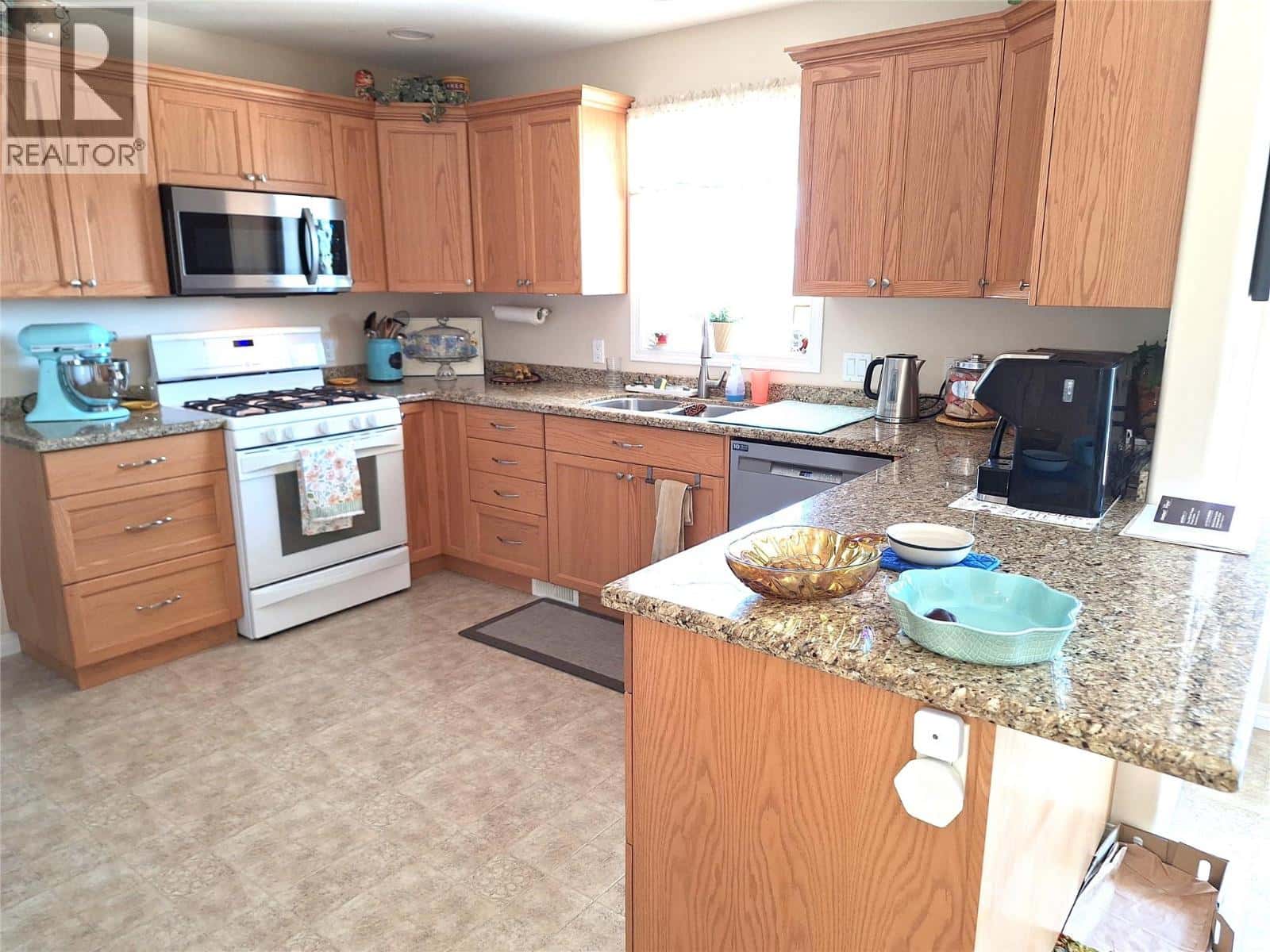 1406 Huckleberry Drive — Sorrento, British Columbia - Photo 5 of 73