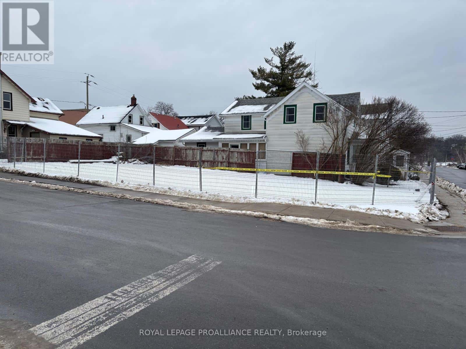 27 WATER STREET W — Greater Napanee (Greater Napanee) - Photo 2 of 2