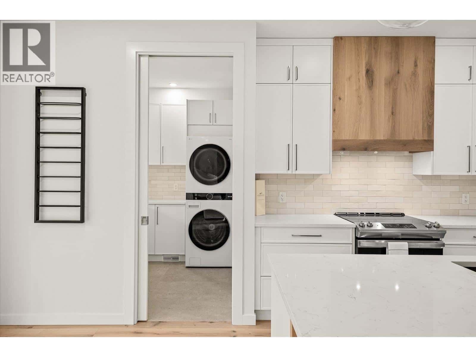 Kelowna — Kelowna - Photo 2 of 46