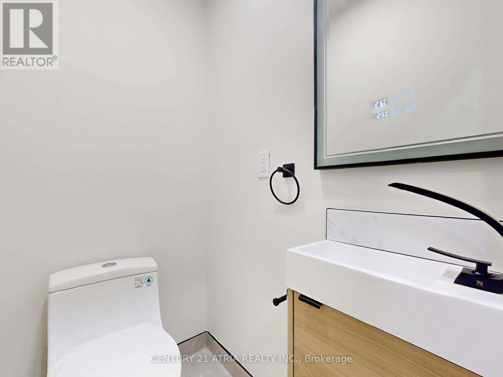 Toronto (Victoria Village) — Toronto (Victoria Village) - Photo 4 of 20