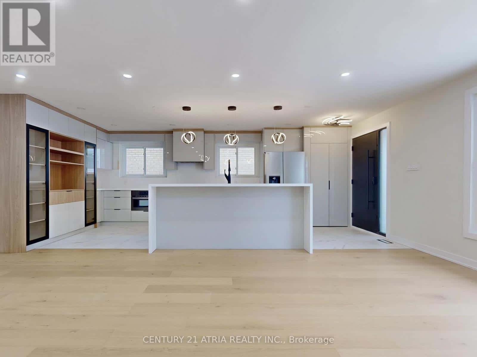 Toronto (Victoria Village) — Toronto (Victoria Village) - Photo 2 of 20