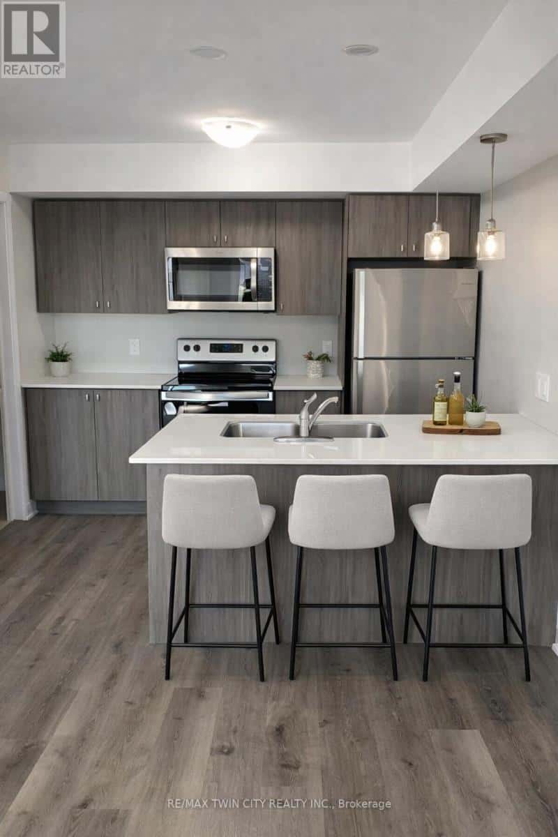 Kitchener — Kitchener - Photo 2 of 6