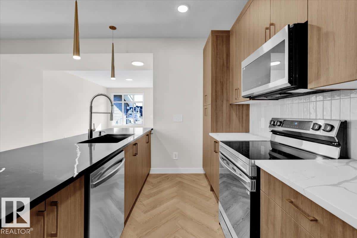 Edmonton — Edmonton - Photo 4 of 34