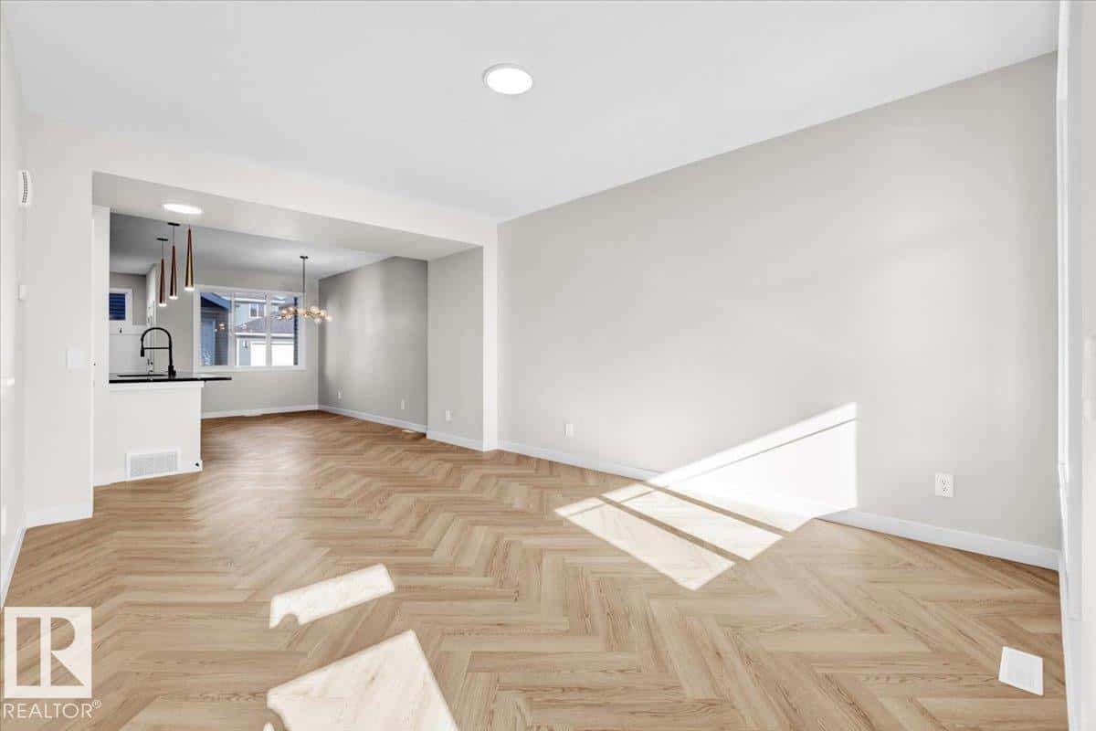 1325 KESWICK DR SW — Edmonton, Alberta - Photo 3 of 34