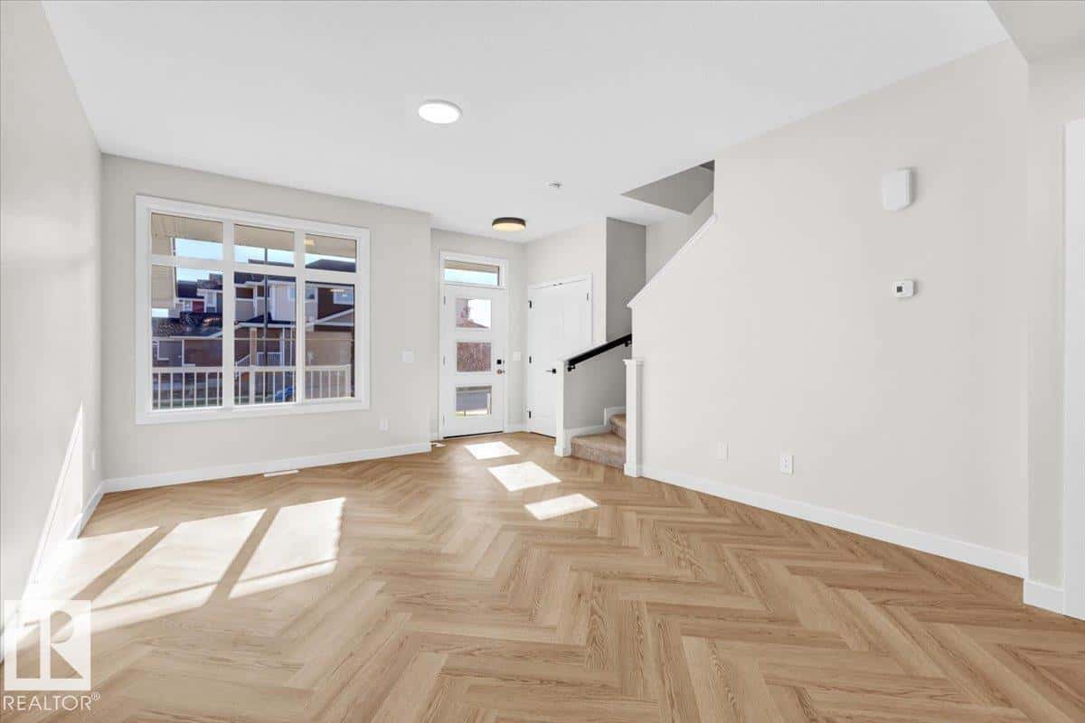 1325 KESWICK DR SW — Edmonton, Alberta - Photo 4 of 34