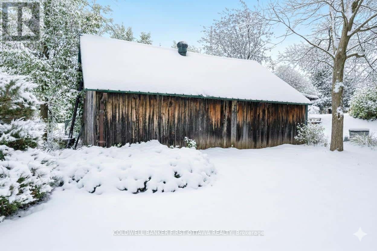 160 MCVEETY ROAD — Drummond/North Elmsley, Ontario - Photo 4 of 39