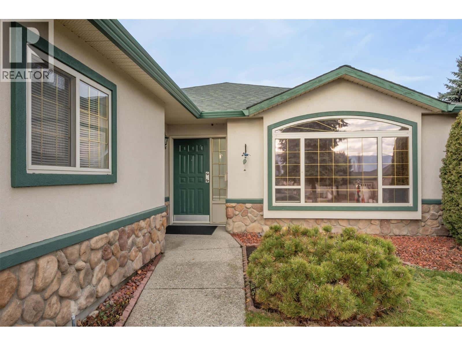 West Kelowna — West Kelowna - Photo 2 of 58