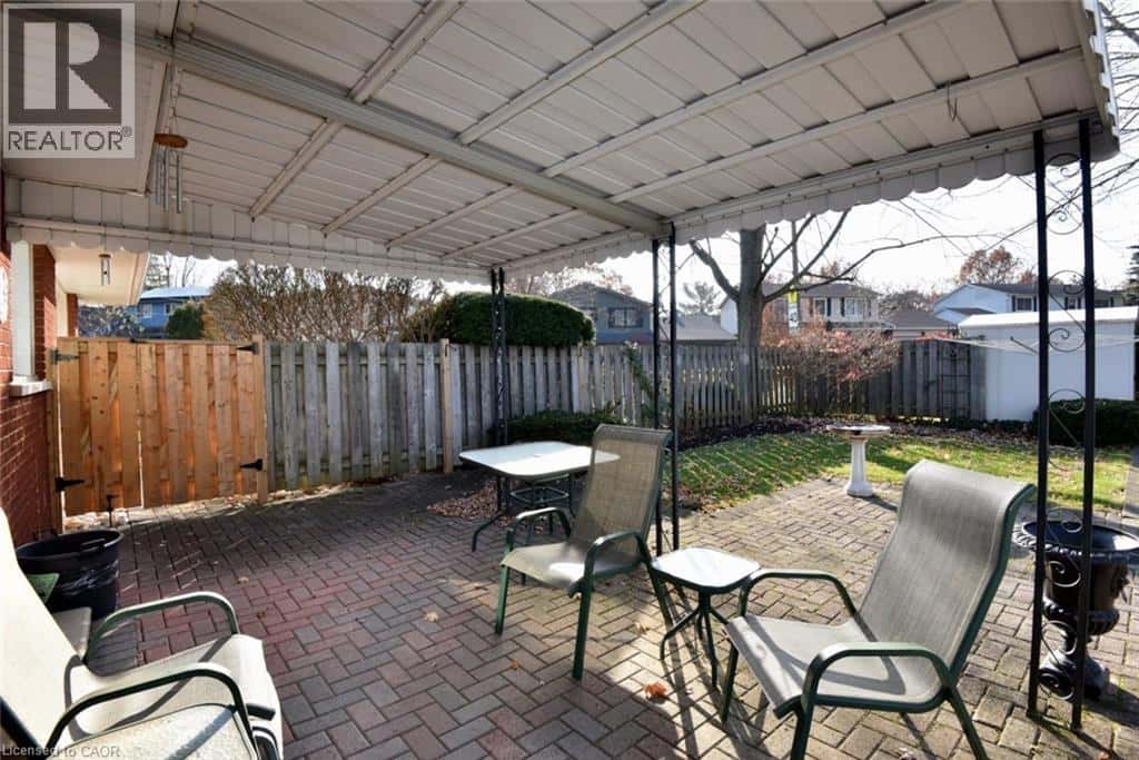 Dundas — Dundas - Photo 2 of 43