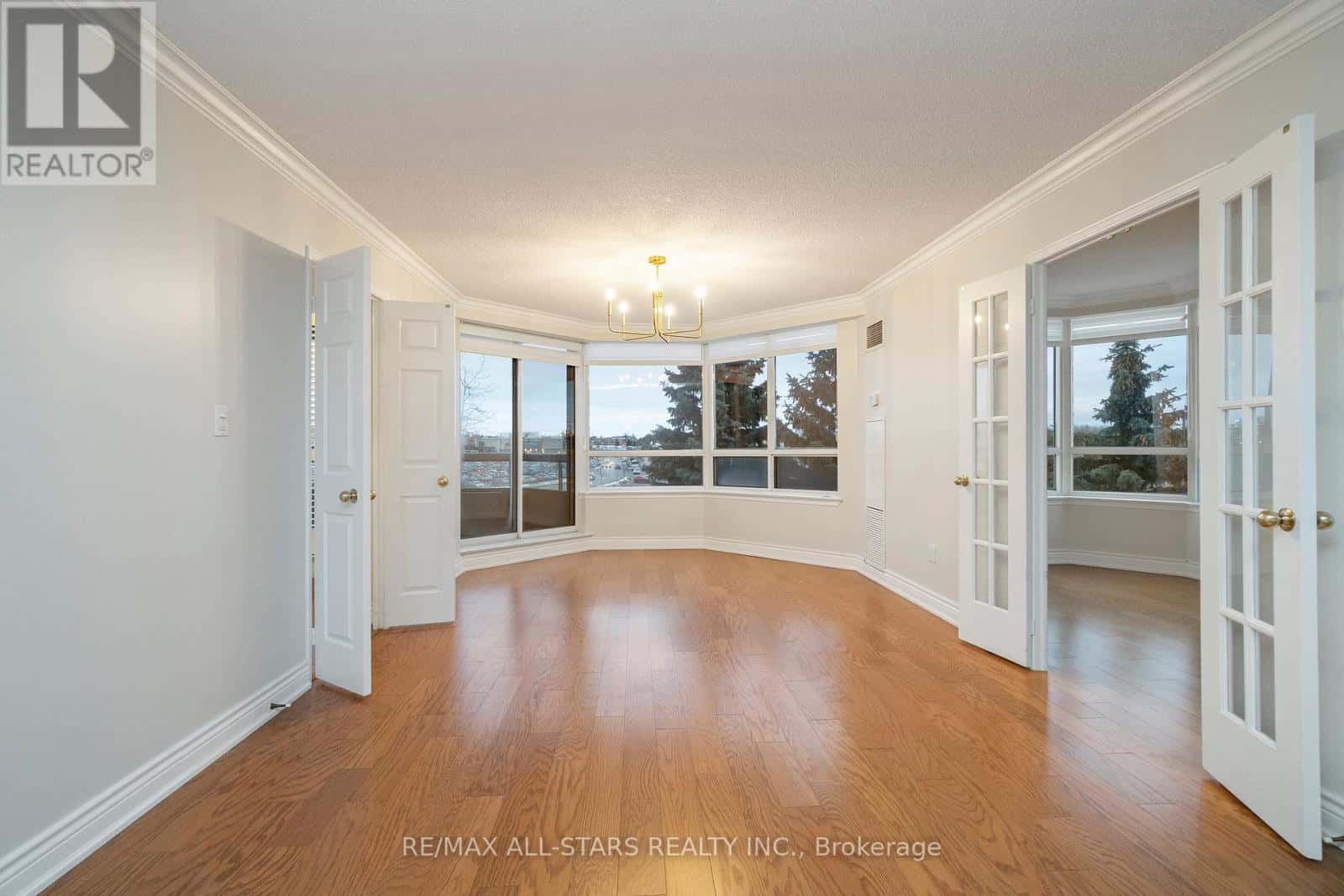 Markham (Markville) — Markham (Markville) - Photo 3 of 50